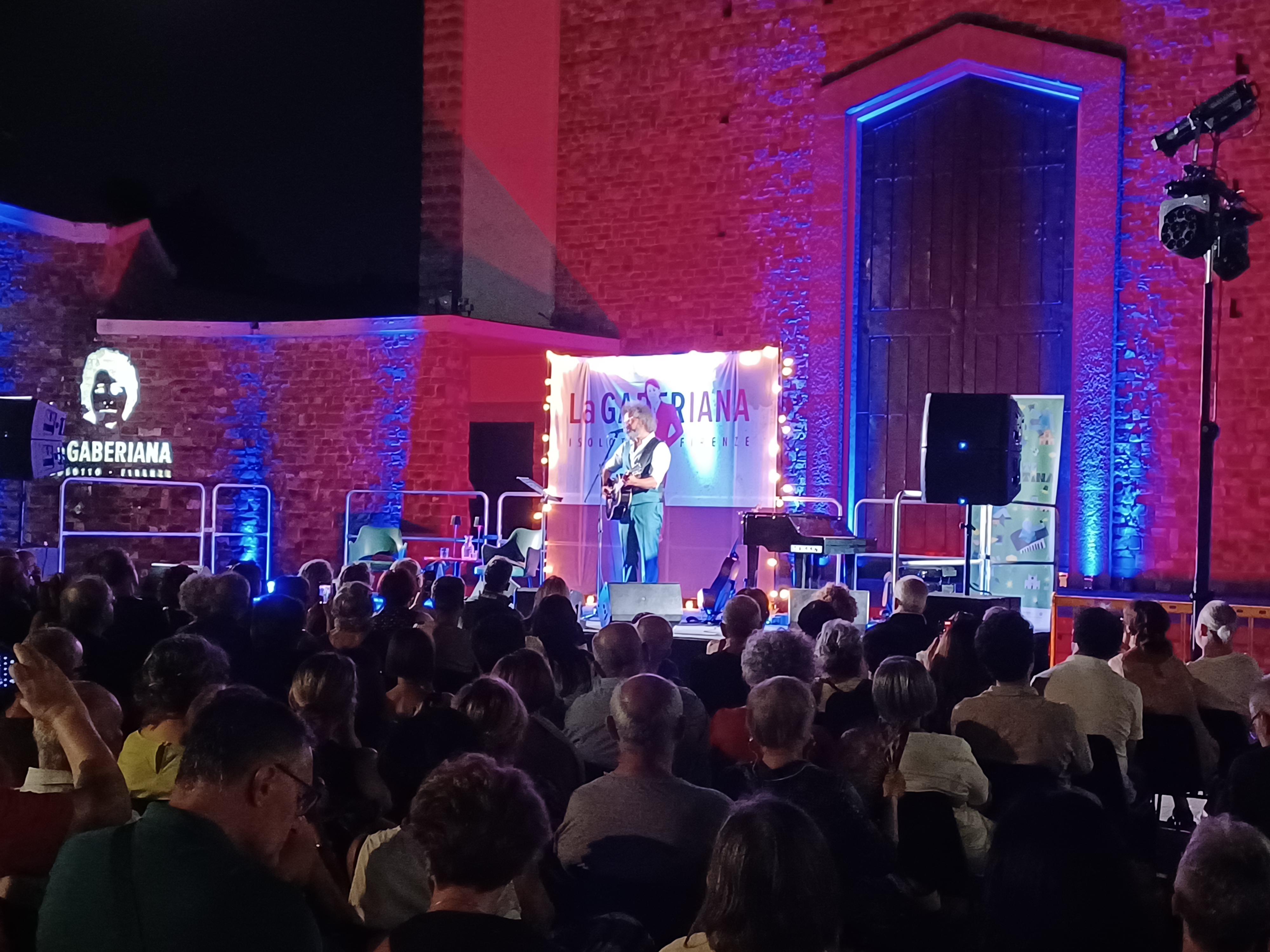 Firenze, 18 luglio 2024. Simone Cristicchi in piazza dell'Isolotto per la Gaberiana.